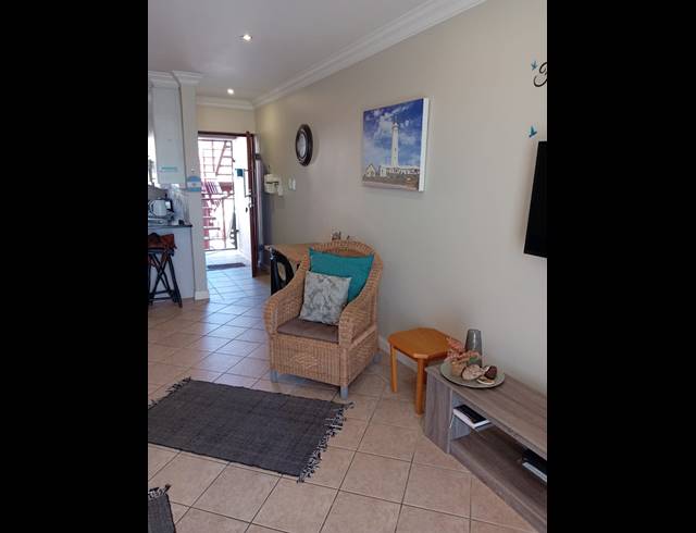 2 BEDROOM APARTMENT FOR SALE IN JEFFREYS BAY CENTRAL